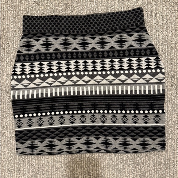 Krimson Klover Dresses & Skirts - Krimson Klover Black Gray Nordic Knit Mini Skirt Size M Winter Stretch